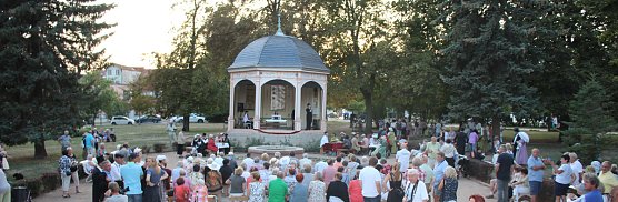 Kurpark wurde zur Flaniermeile (Foto: Karl-Heinz Herrmann)
