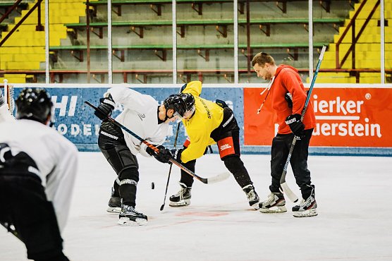 Erik Pipp, Michael Buonincontri und Zachary Josepher (Foto: EC Harzer Falken)