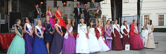 Sehr erfolgreicher Start des Weinfests (Foto: Karl-Heinz Herrmann)