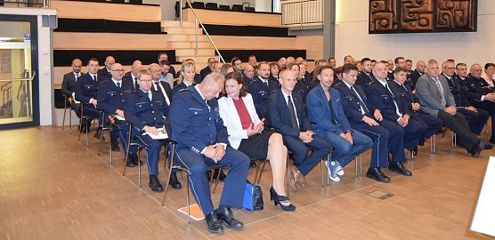 Bef&ouml;rderung im B&uuml;rgersaal der Cruciskirche (Foto: Polizei)