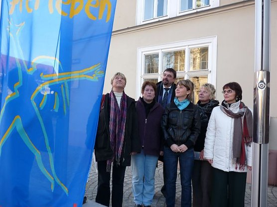 Fahne hissen (Foto: Karl-Heinz Herrmann)