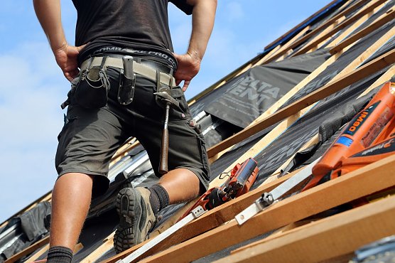 Schieflage auf heimischen D&auml;chern - Gewerkschaft fordert Lohn-Plus (Foto: IG Bauen-Agrar-Umwelt, Bezirksverband Nordth&uuml;ringen)
