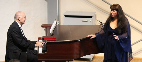 Ihr solltet genie&szlig;en...!" (Foto: Karl-Heinz Herrmann)