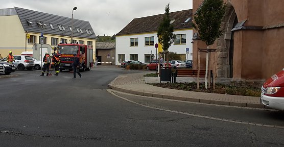 Ölspur beseitigt und Frontscheibe beschädigt (Foto: Karl-Heinz Herrmann) Ölspur beseitigt und Frontscheibe beschädigt (Foto: Karl-Heinz Herrmann)