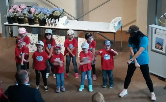 &Uuml;berraschung, Riesenfreude und Stolz in der Kindervilla (Foto: Kindervilla)