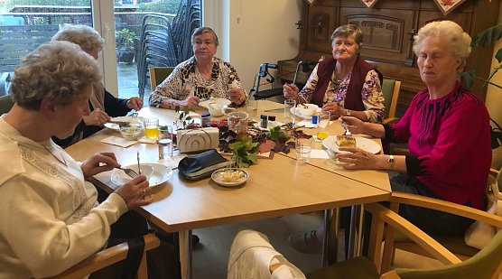 Weinfest in der Tagespflege Östertal (Foto: Ivonne Kraft) Weinfest in der Tagespflege Östertal (Foto: Ivonne Kraft)