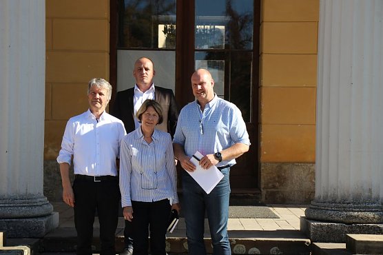 Schlossfestspiele nochmals im Lustgarten (Foto: Karl-Heinz Herrmann) Schlossfestspiele nochmals im Lustgarten (Foto: Karl-Heinz Herrmann)