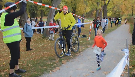 Stadtparklauf in Sondershausen (1) (Foto: Karl-Heinz Herrmann) Stadtparklauf in Sondershausen (1) (Foto: Karl-Heinz Herrmann)
