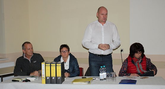 Gegenwind wird stärker (1)... (Foto: Karl-Heinz Herrmann) Gegenwind wird stärker (1)... (Foto: Karl-Heinz Herrmann)