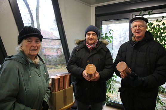 Turmhaube mit Dokumenten best&uuml;ckt (Foto: Karl-Heinz Herrmann)