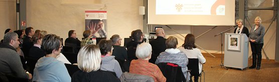 Sondershausen steht zum Frauenhaus (Foto: Karl-Heinz Herrmann) Sondershausen steht zum Frauenhaus (Foto: Karl-Heinz Herrmann)