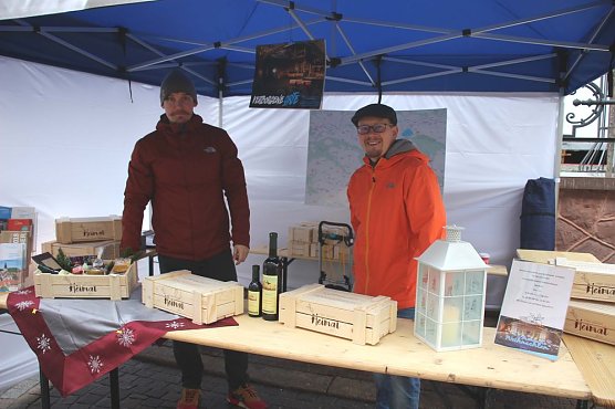 Adventsmarkt nicht vom Wetter beg&uuml;nstigt (Foto: Karl-Heinz Herrmann)