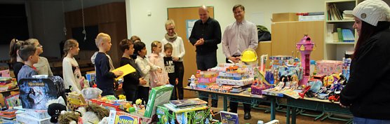 Was für ein Berg voll Spielzeug (Foto: Karl-Heinz Herrmann) Was für ein Berg voll Spielzeug (Foto: Karl-Heinz Herrmann)