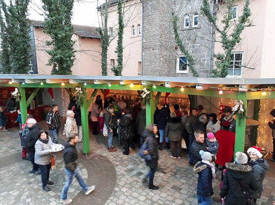 Gem&uuml;tlicher Weihnachtsmarkt in der Kindervilla (Foto: Kindervilla)