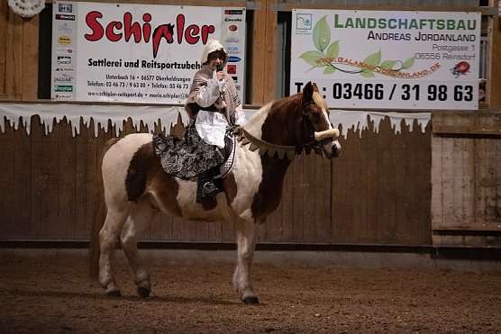 Schnee und Eis zum Weihnachtsmärchen in Heygendorf (Foto: Alexander Behrbohm) Schnee und Eis zum Weihnachtsmärchen in Heygendorf (Foto: Alexander Behrbohm)
