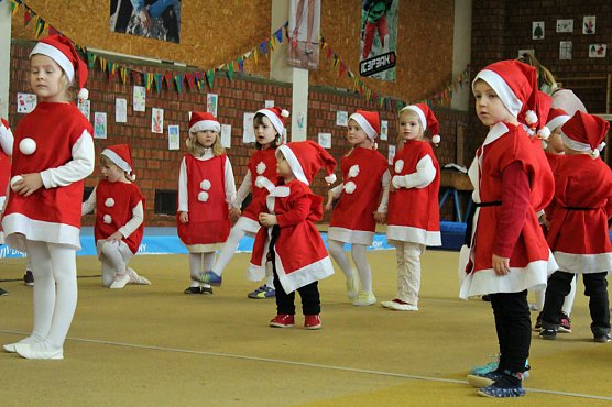 Weihnachtsturnen nicht verpassen! (Foto: Karl-Heinz Herrmann) Weihnachtsturnen nicht verpassen! (Foto: Karl-Heinz Herrmann)