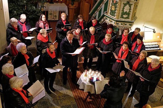 Weihnachtskonzert in Berka (Foto: Siegfried Wenzel) Weihnachtskonzert in Berka (Foto: Siegfried Wenzel)