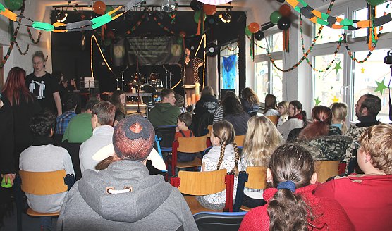 Talentefest im Haus der Jugend durchgeführt (Foto: Karl-Heinz Herrmann) Talentefest im Haus der Jugend durchgeführt (Foto: Karl-Heinz Herrmann)