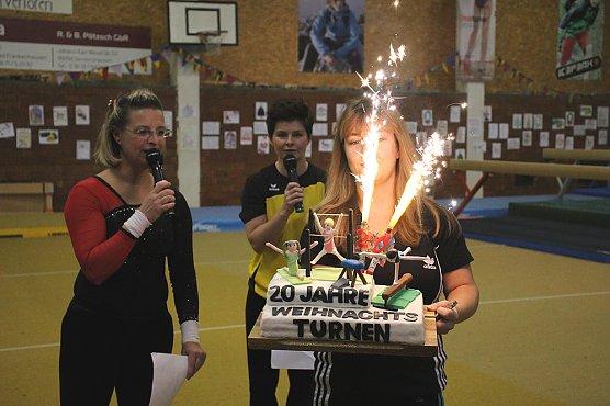 Jubiläum - 20 Mal Weihnachtsturnen (Foto: Karl-Heinz Herrmann) Jubiläum - 20 Mal Weihnachtsturnen (Foto: Karl-Heinz Herrmann)