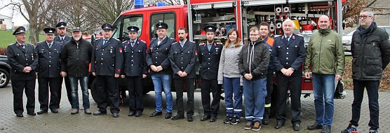Feuerwehrfahrzeuge &uuml;bergeben (Foto: Karl-Heinz Herrmann)