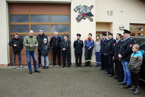 Feuerwehrfahrzeuge &uuml;bergeben (Foto: Karl-Heinz Herrmann)