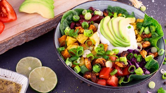 Kartoffel-Lachs-Power-Bowl (Foto: KMG)