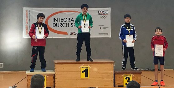 Medaillensegen für AC Germania Artern in Halle (Foto: Anne Lüttich) Medaillensegen für AC Germania Artern in Halle (Foto: Anne Lüttich)