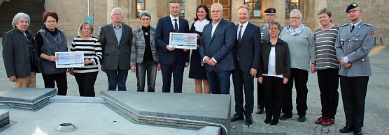 &Uuml;bergabe der Spendenmittel aus dem Neujahrsempfang (Foto: Karl-Heinz Herrmann)