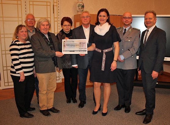 &Uuml;bergabe der Spendenmittel aus dem Neujahrsempfang (Foto: Karl-Heinz Herrmann)