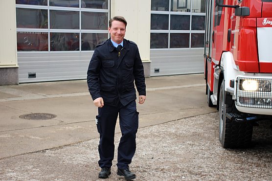Vier Feuerwehrfahrzeuge für den Kyffhäuserkreis (Foto: Karl-Heinz Herrmann) Vier Feuerwehrfahrzeuge für den Kyffhäuserkreis (Foto: Karl-Heinz Herrmann)