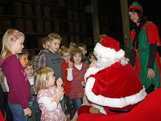 Kinderweihnacht bei WAGO (Foto: Maxxomedia)