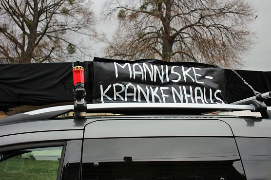 Narrenkappen flogen durch die Luft (Foto: Karl-Heinz Herrmann) Narrenkappen flogen durch die Luft (Foto: Karl-Heinz Herrmann)