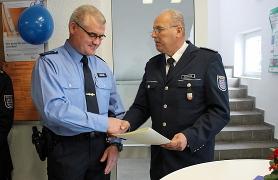 Neuer Kontaktbereichsbeamter eingeführt (Foto: Karl-Heinz Herrmann) Neuer Kontaktbereichsbeamter eingeführt (Foto: Karl-Heinz Herrmann)