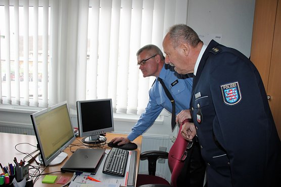 Neuer Kontaktbereichsbeamter eingeführt (Foto: Karl-Heinz Herrmann) Neuer Kontaktbereichsbeamter eingeführt (Foto: Karl-Heinz Herrmann)