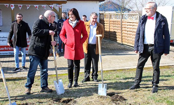Spatenstich für neue Rettungswache (Foto: Karl-Heinz Herrmann) Spatenstich für neue Rettungswache (Foto: Karl-Heinz Herrmann)