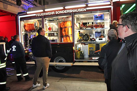 Freiwillige Feuerwehr pr&auml;sentierte HLF20 (Foto: Karl-Heinz Herrmann)