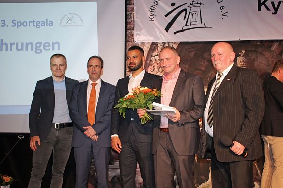 Zwei bemerkenswerte Höhepunkte bei der Sportgala (Foto: Karl-Heinz Herrmann) Zwei bemerkenswerte Höhepunkte bei der Sportgala (Foto: Karl-Heinz Herrmann)