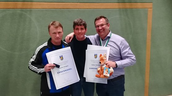 Ehrennadeln der BRSG Kyffhäuser vergeben (Foto: Nico Weber) Ehrennadeln der BRSG Kyffhäuser vergeben (Foto: Nico Weber)