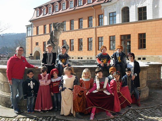 Einmal ein Ritter, ein Musketier und eine Hofdame sein (Foto: Kita Flohkiste)