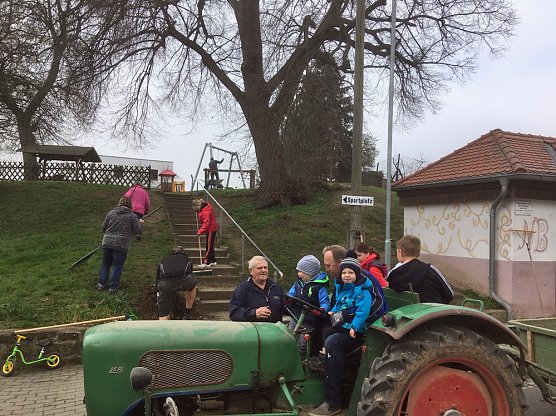 Niederb&ouml;sa- Ein Dorf macht sich sch&ouml;n (Foto: Alice Mattauch)
