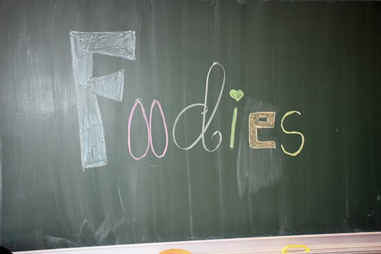 Den K&ouml;chinnen &uuml;ber die Schulter geschaut (Foto: Karl-Heinz Herrmann)