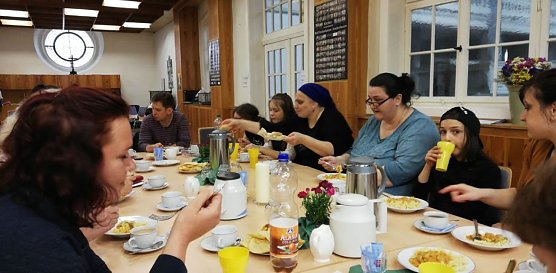 Ein neues Theatertanzst&uuml;ck der Kulturgruppe Kontakt" steht! (Foto: E.Lankau, A.Azimov, L.Dalaeva)