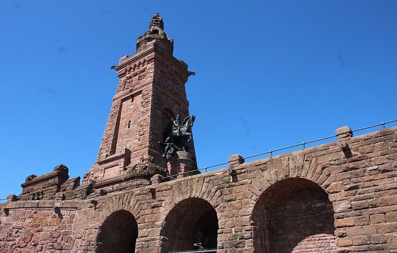 Gro&szlig;es B&uuml;rgerfest auf dem Kyffh&auml;user (Foto: Karl-Heinz Herrmann)