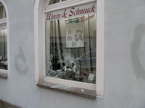 Ausgeraubter Juweliergesch&auml;ft (Foto: Landespolizeiinspektion Nordhausen)