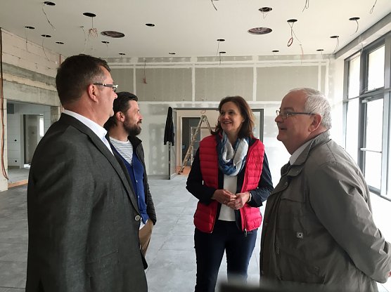 Besuch des neuen Gymnasiums in Bad Frankenhausen (Foto: Landratsamt Kyffhäuserkreis) Besuch des neuen Gymnasiums in Bad Frankenhausen (Foto: Landratsamt Kyffhäuserkreis)