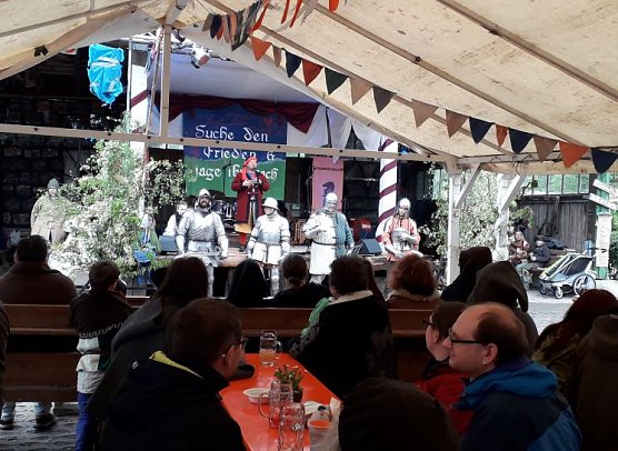 Kinder Kirche on Tour berichtet vom Bl&uuml;tenfest (Foto: Vanessa J&uuml;ngling)