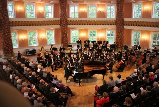 Musikalisches Feuerwerk mit Rossini (Foto: Karl-Heinz Herrmann)