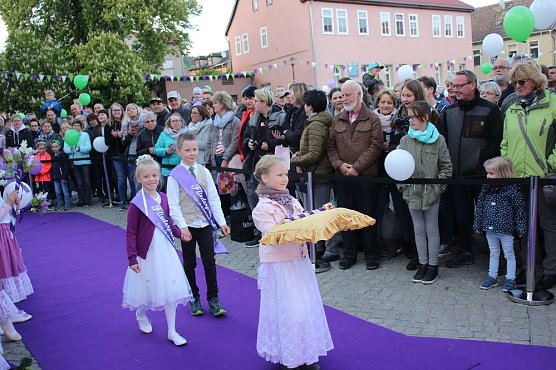 27. Fliederfest er&ouml;ffnet - Verabschiedung Fliederk&ouml;nigin (Foto: Karl-Heinz Herrmann)