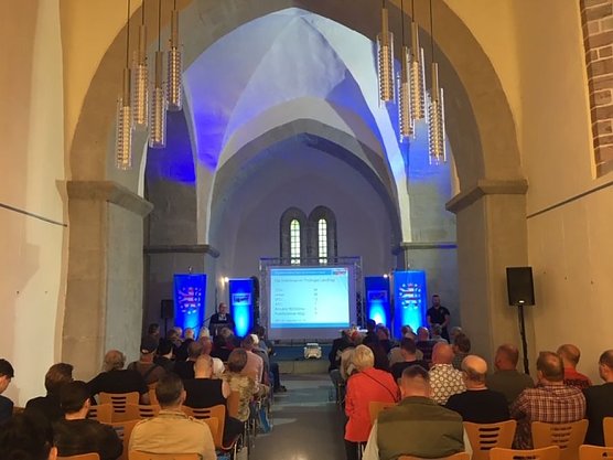 B&uuml;rgerdialog in der Arterner Veitskirche (Foto: AfD)