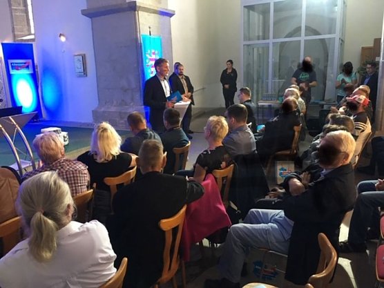 B&uuml;rgerdialog in der Arterner Veitskirche (Foto: AfD)
